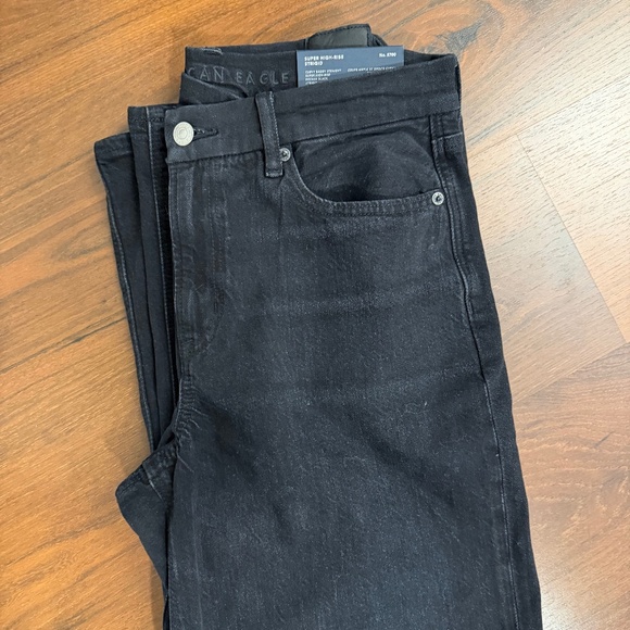AE Strigid Curvy Super High-Waisted Baggy Straight Jean - Picture 5 of 9